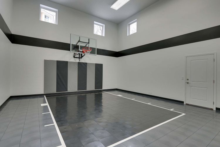 Sport  Court Creek Hill