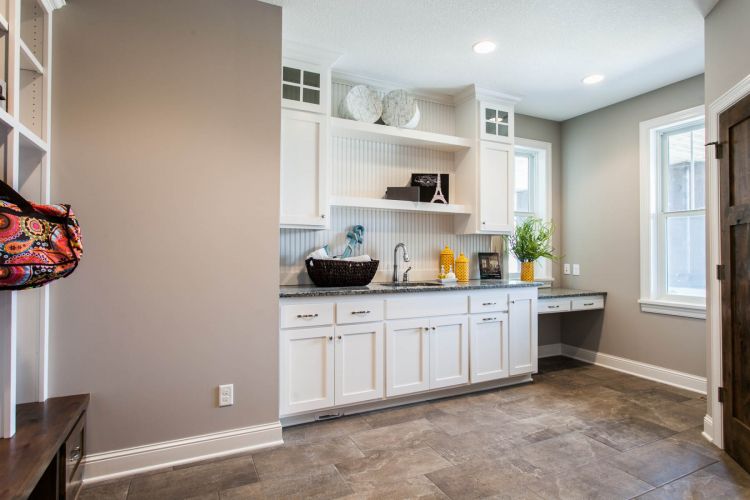 Creek Hill Custom Mudroom 5680 Comstock