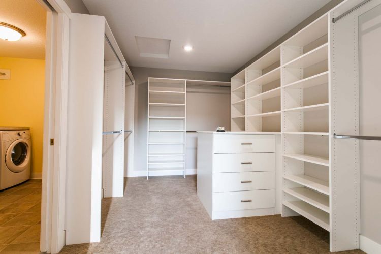 Master Bed Walkin Closet CreekHill MN