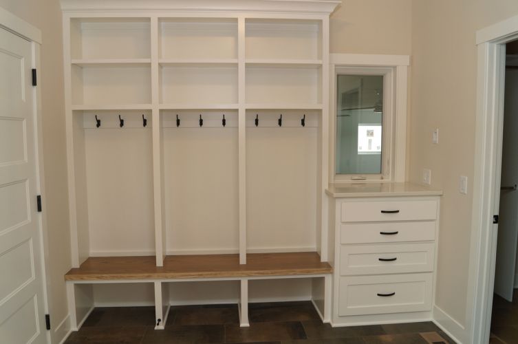 5110 Zircon Custom Mud Room