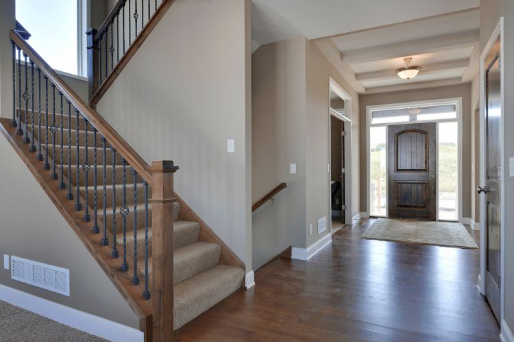 16440 59th Ave Foyer