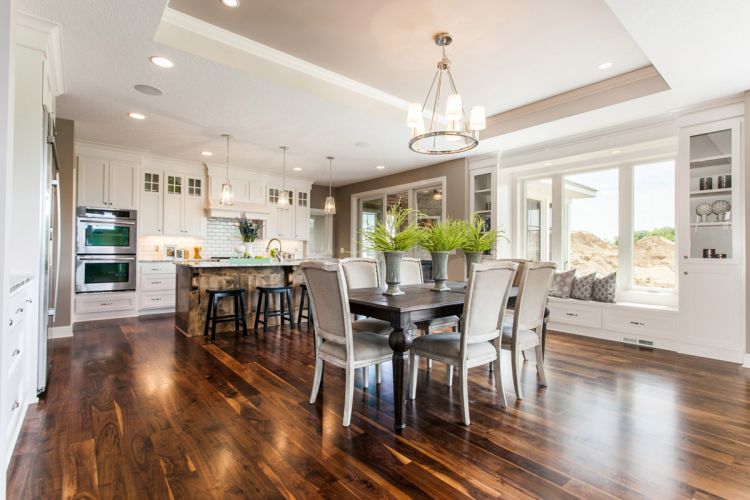 5680 Comstock Dining