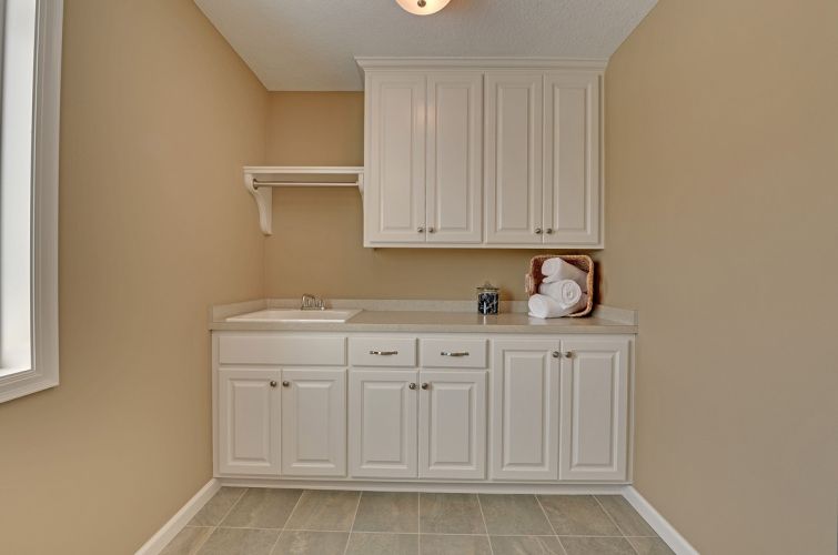 5900 Dunkirk Laundry2
