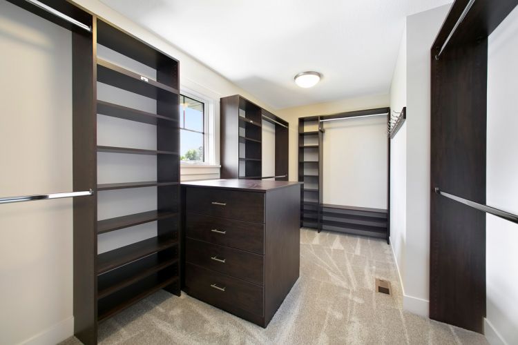 6429 Landings Ct Closet